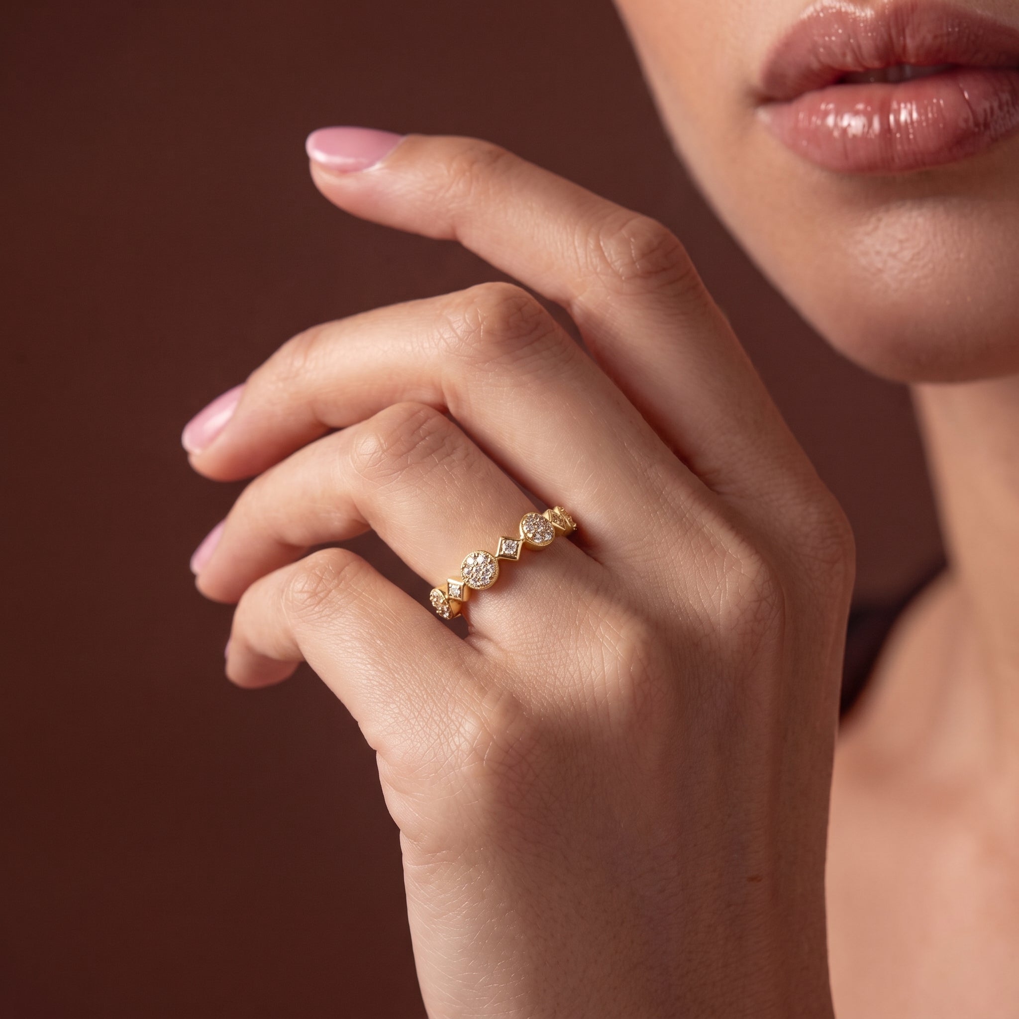 Alternating Round Cluster and Diamond Band