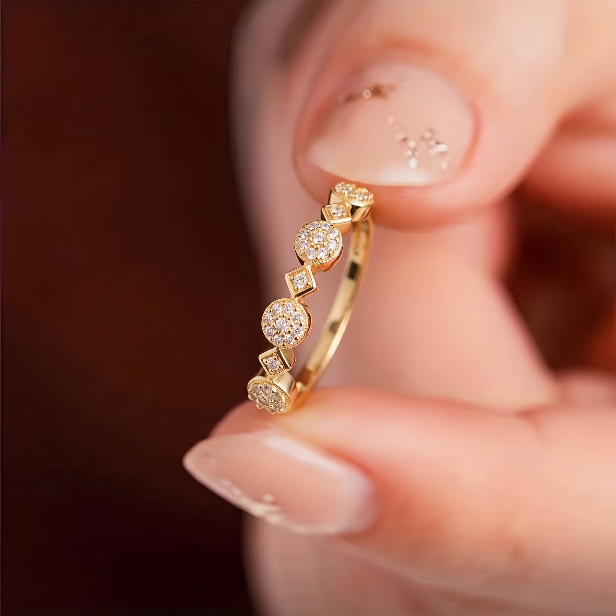 Alternating Round Cluster and Diamond Band
