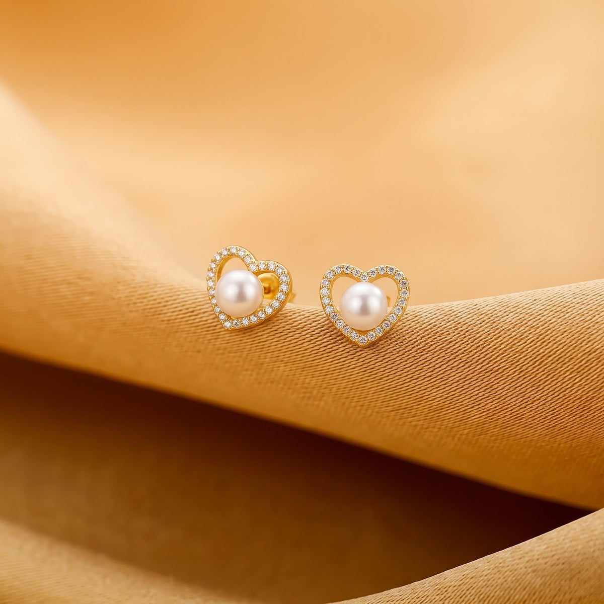 Pavé Heart Pearl Stud Earring