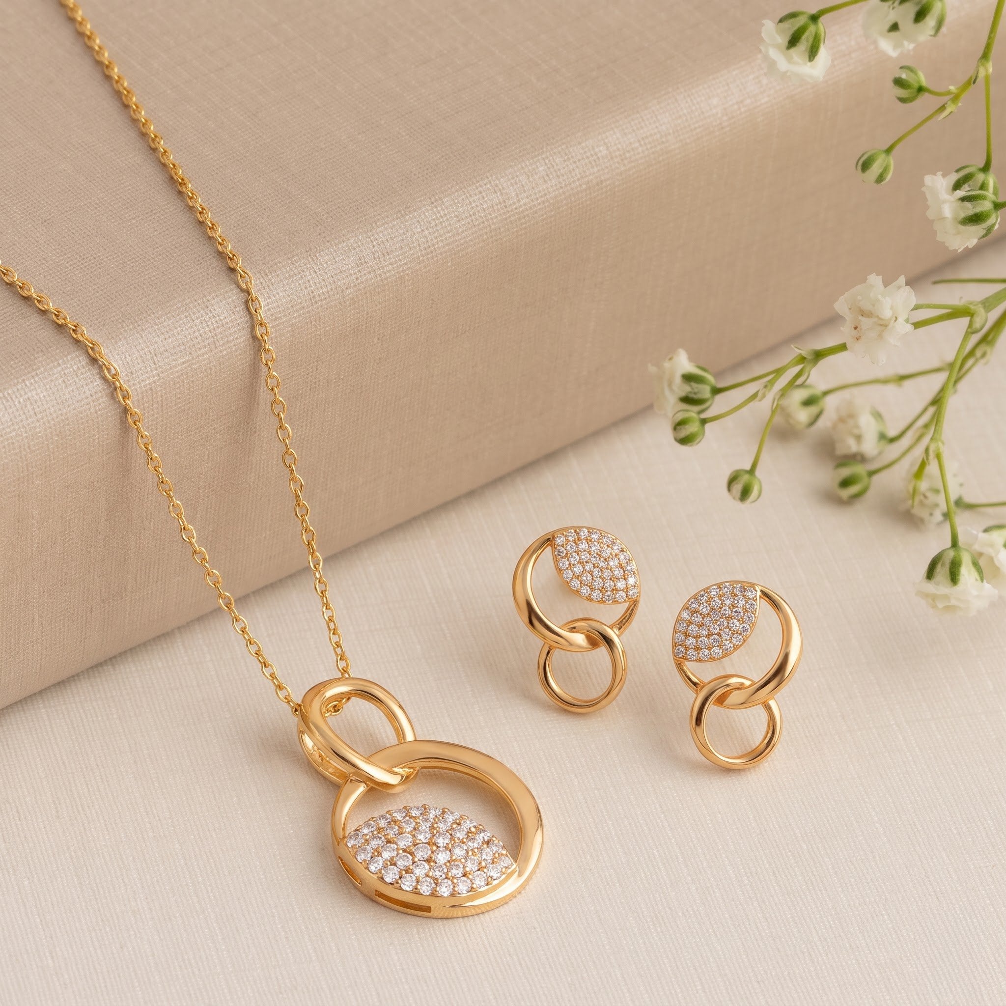 Gold Interlocking Leaf Loop Set