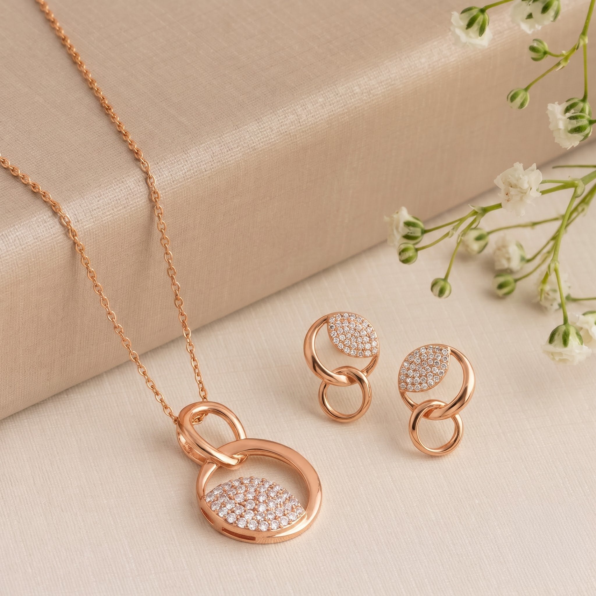 Gold Interlocking Leaf Loop Set