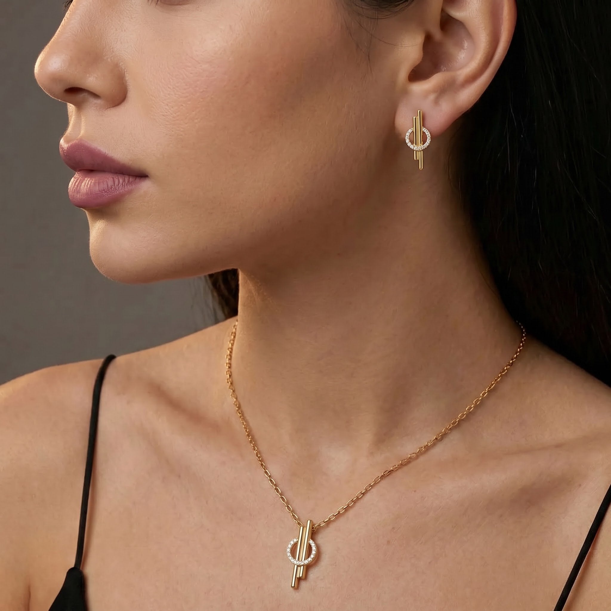 Gold Geometric Linear Halo Diamond Set
