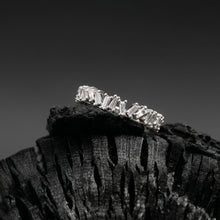 Baguette Diamond Zig-Zag Band
