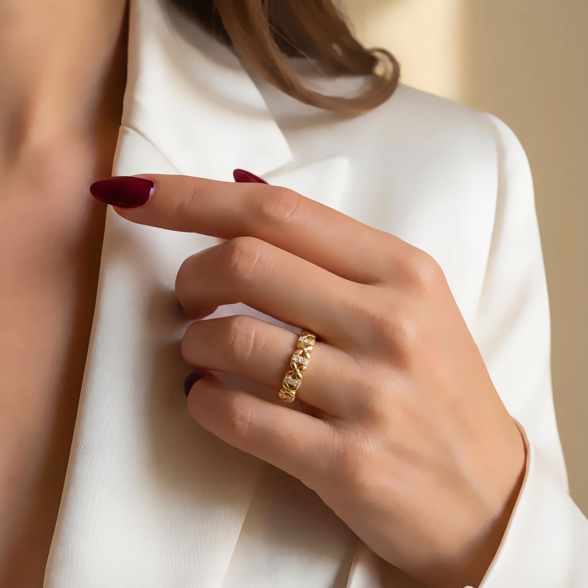 Floral Petal Alternating Diamond Band