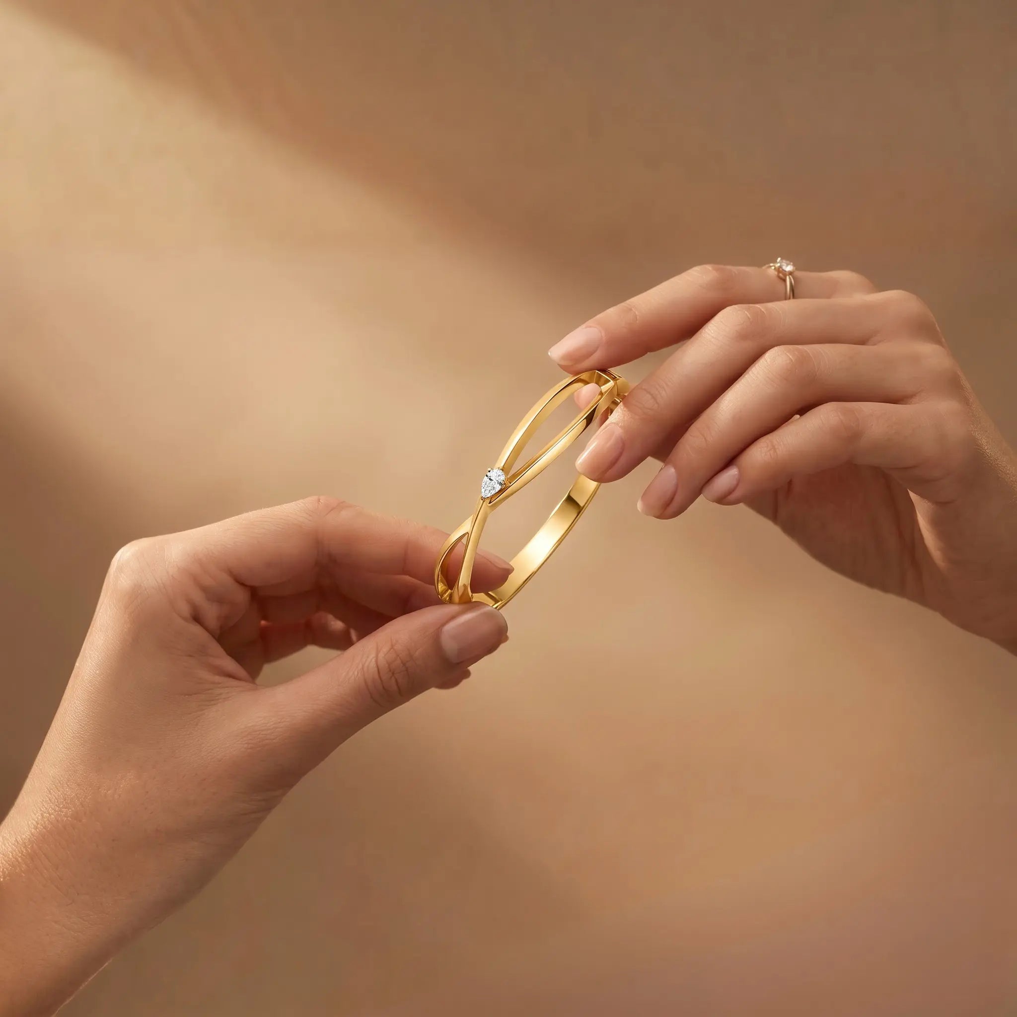 Dual-Tone Twisted Pear Stone Kada