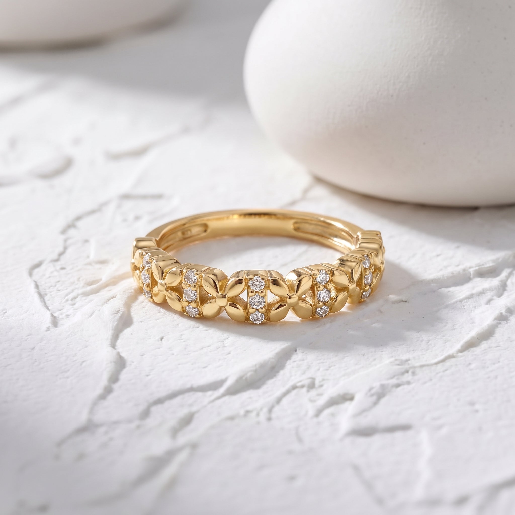 Floral Petal Alternating Diamond Band