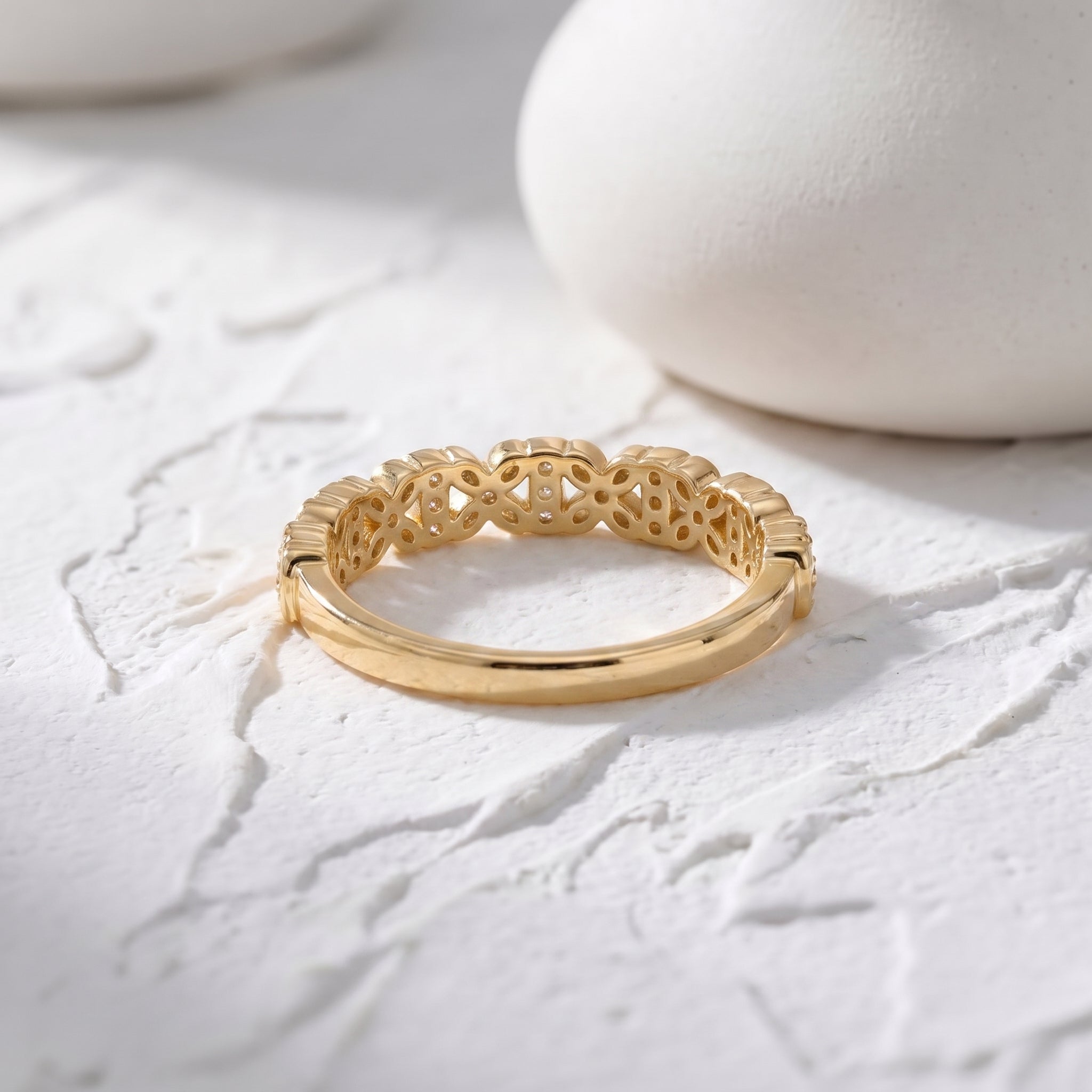 Floral Petal Alternating Diamond Band