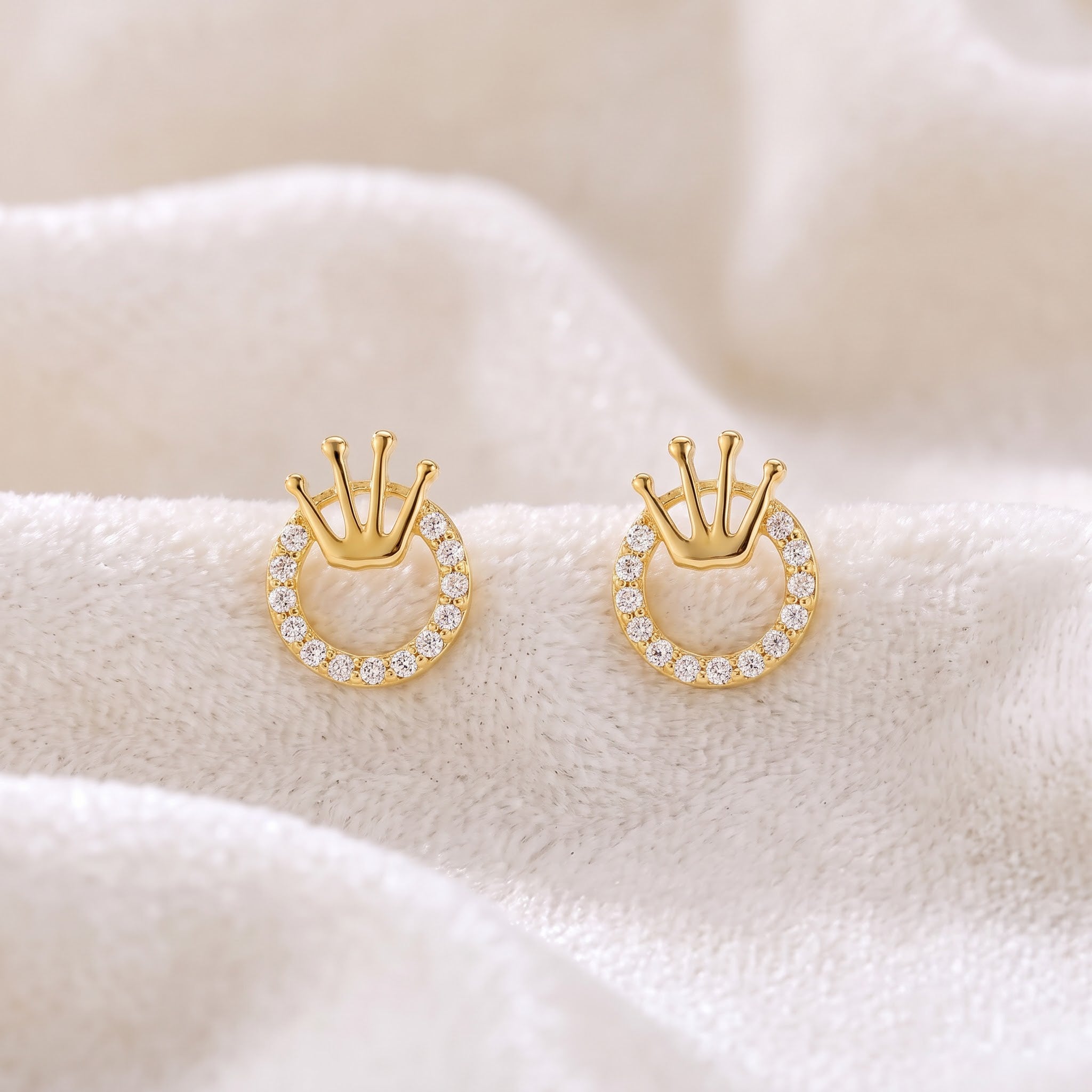 Crown Circular Diamond Stud Earrings