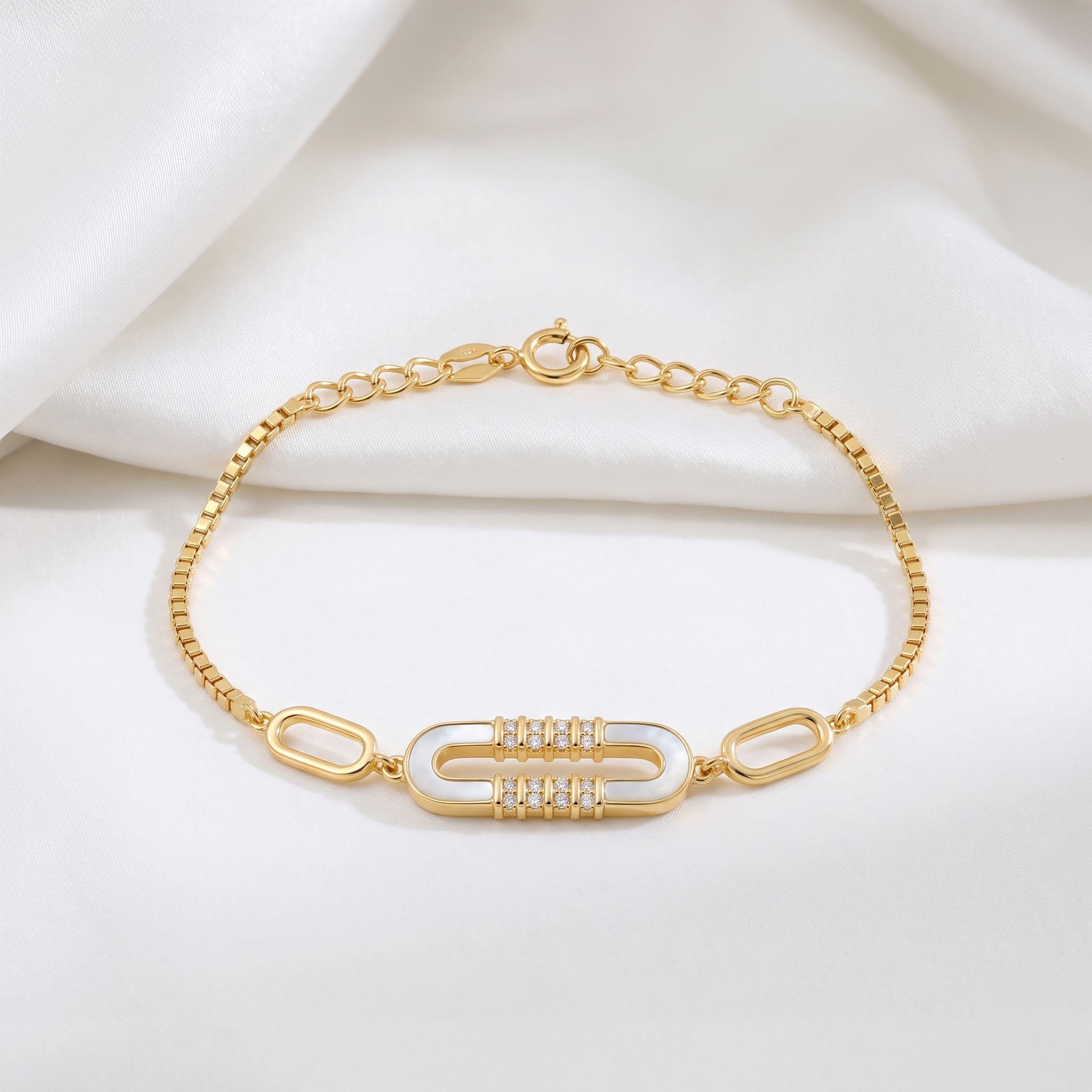 Link accent bracelet