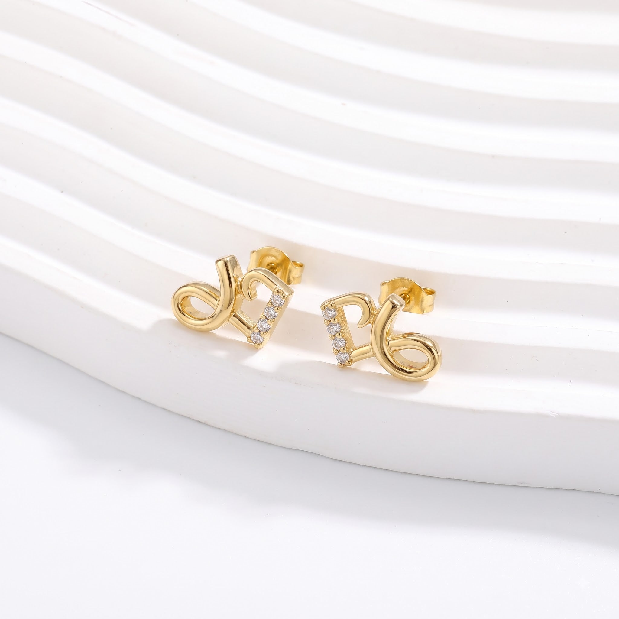 Abstract Heart : Double Swirl Diamond Stud Earrings