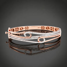 Rose Gold Intertwined Loop White Stone Kada