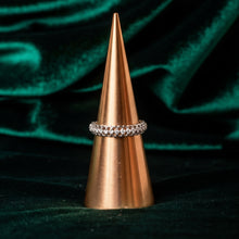 Round Brilliant Diamond Scalloped Band
