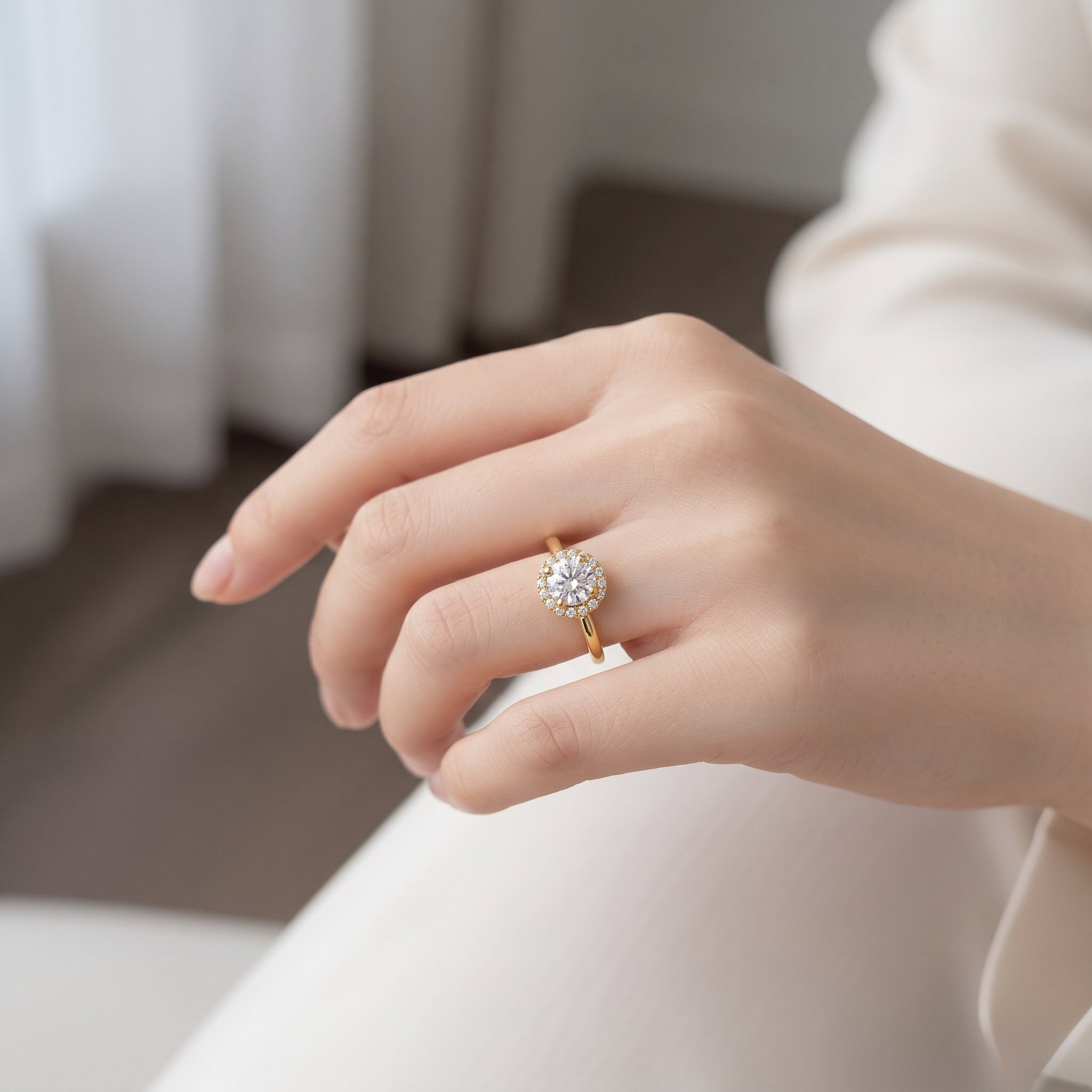 Round Cut Diamond Halo Ring