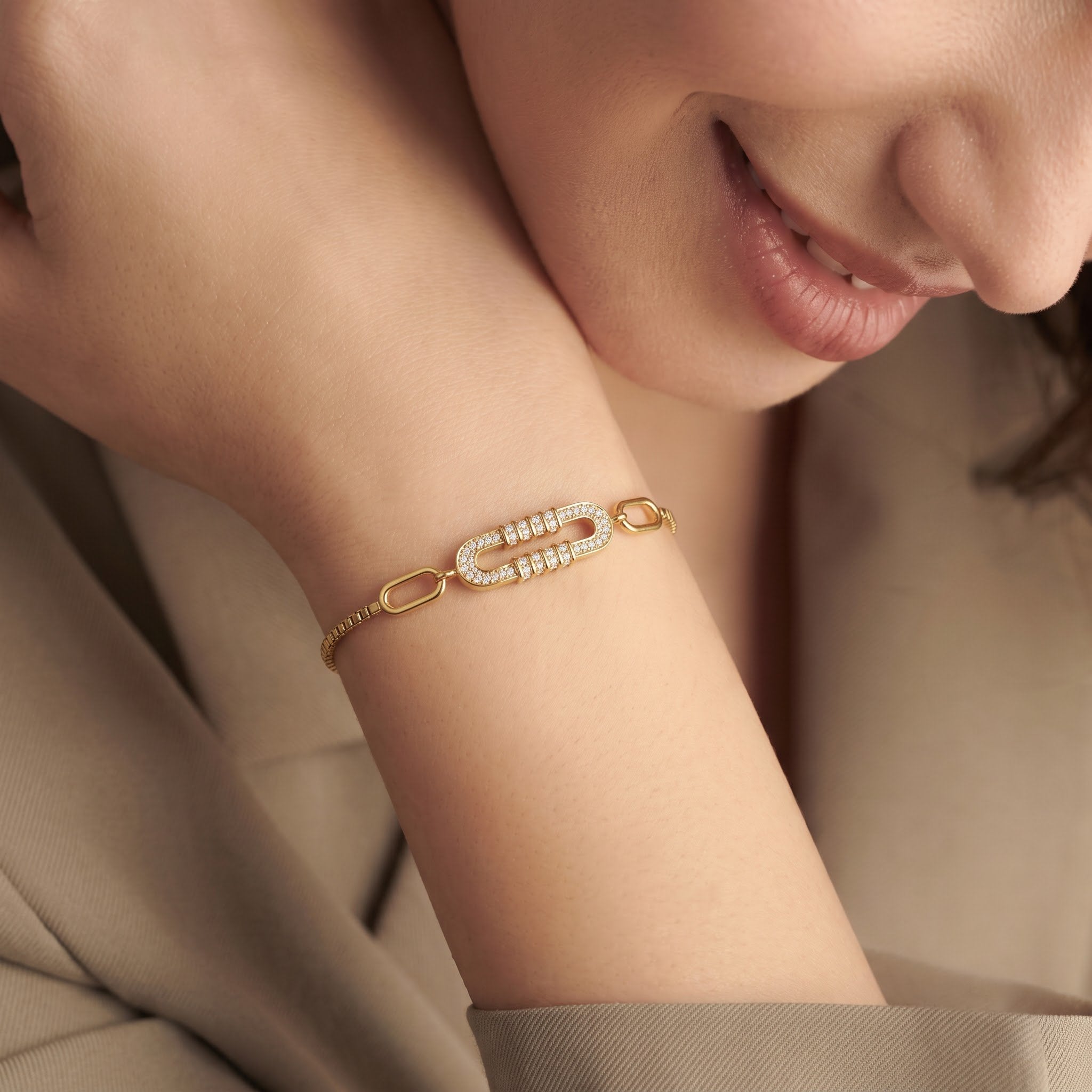 Link accent bracelet